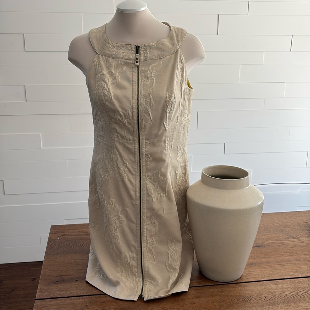 12 Muse sleeveless cream floral print dress with full front zip. Fully lined